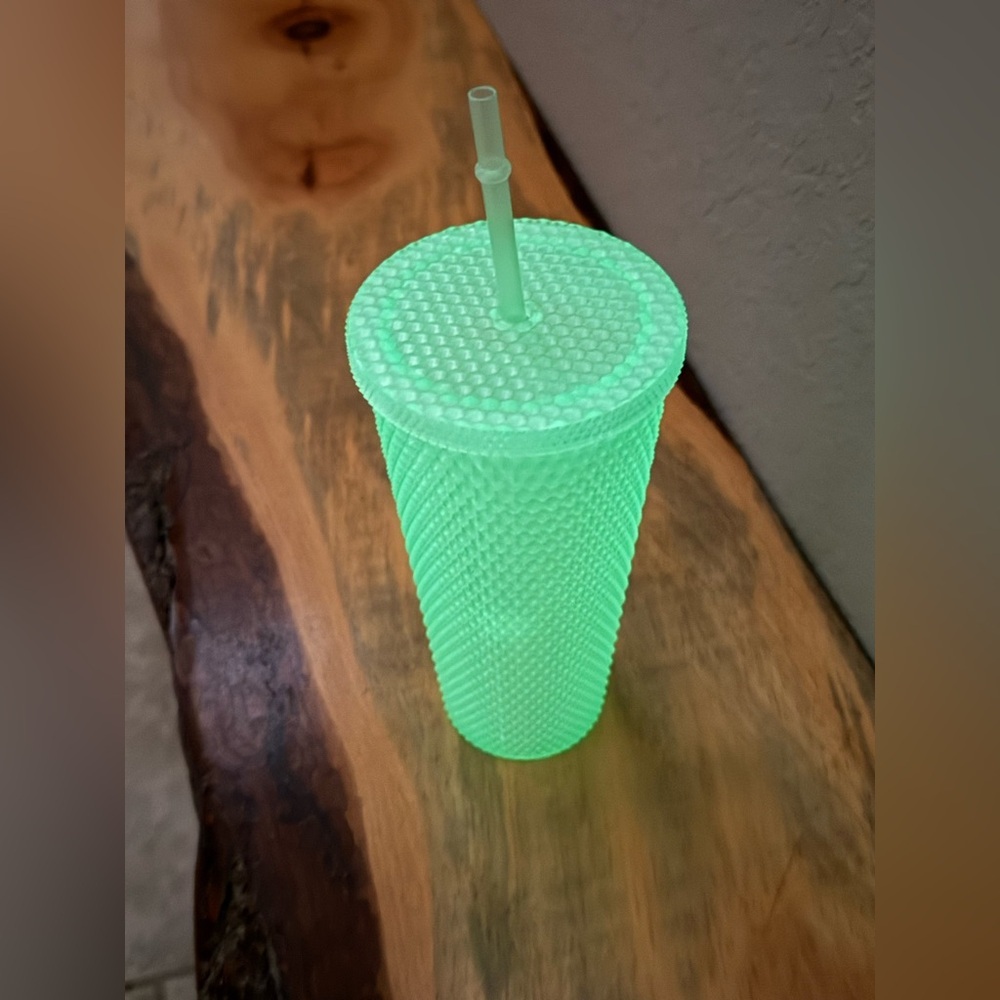Ⓜ️Acrylic Glow in the Dark Tumbler‎